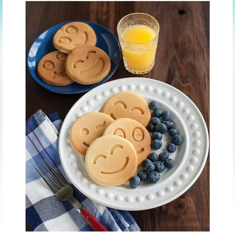 Nordic Ware Smiley Face Pancake Pan Silver, 10 1/2 inch‎ diameter